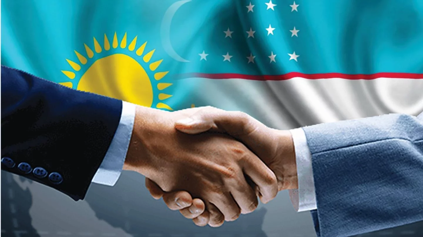 Екатеринбургтегі әйел жыныстық қатынассыз жалықтырады. Ер адам қоңырау шалып, келуі керек.