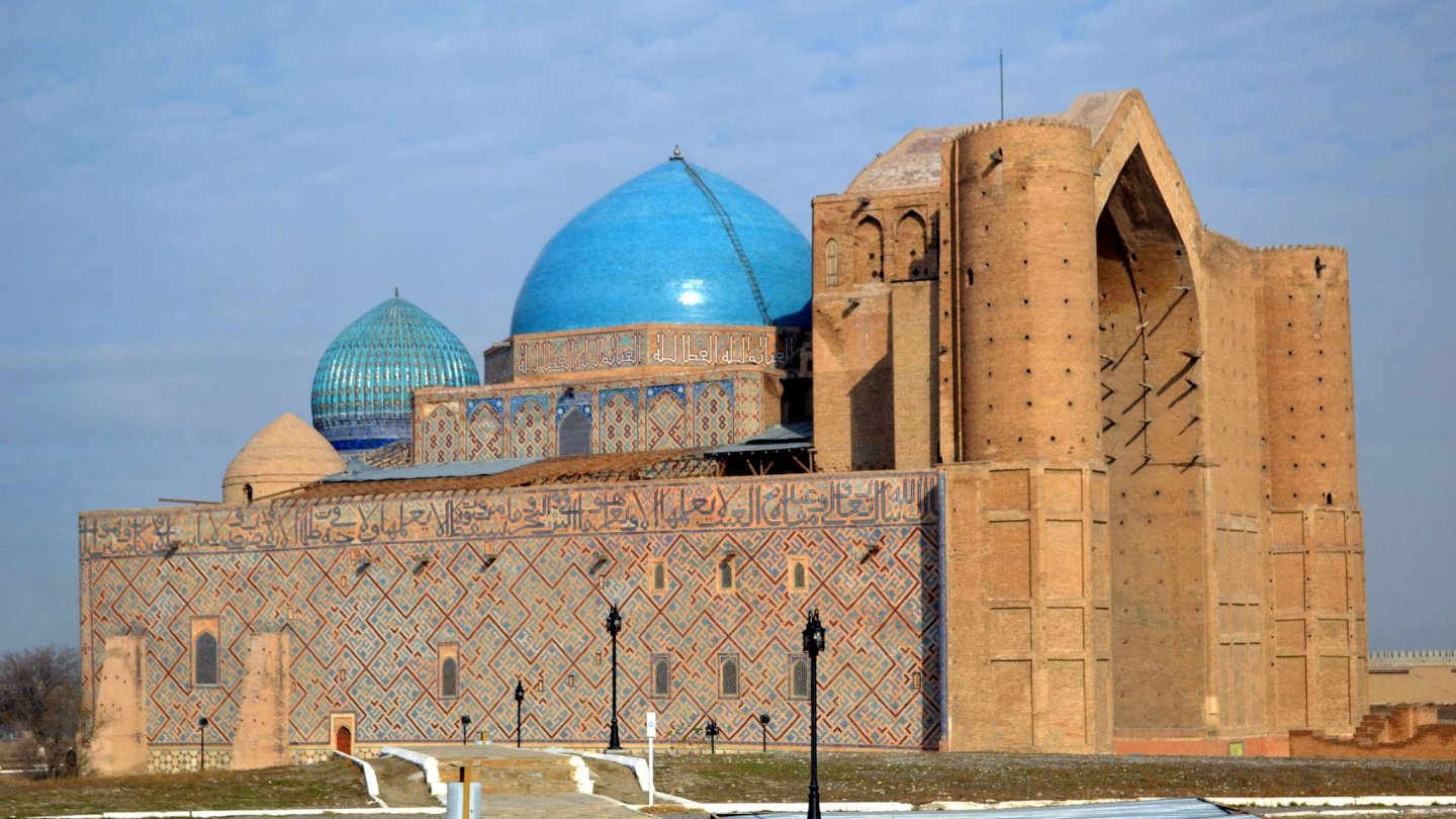 Жас қыздармен ұлтаралық секс