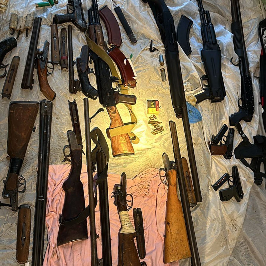 Сототыконың ақ-қара фотосуреті бар минет Сототыконың ақ-қара фотосуреті бар минет