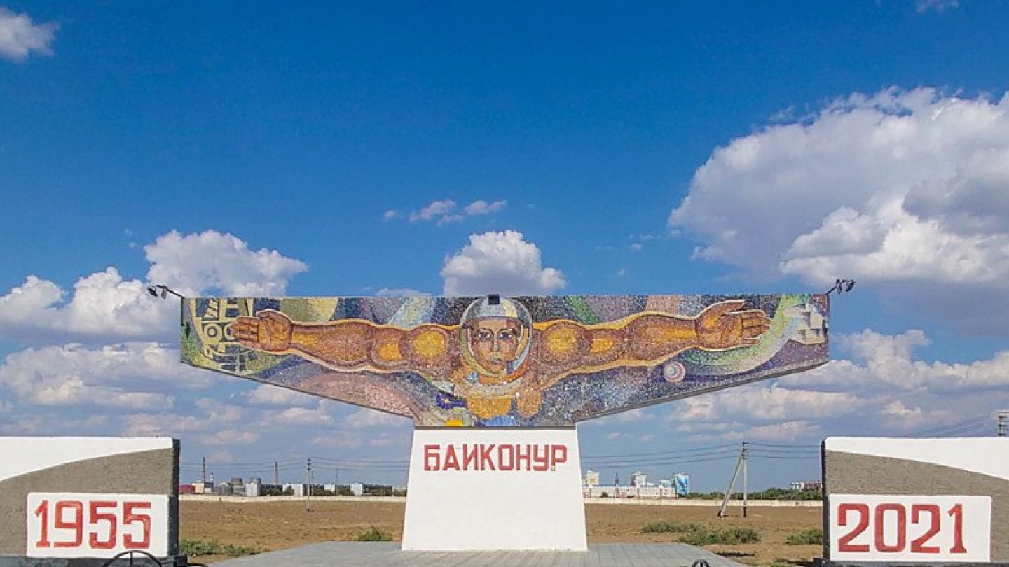 Моншадағы жалаңаш орыс аруы Моншадағы жалаңаш орыс аруы