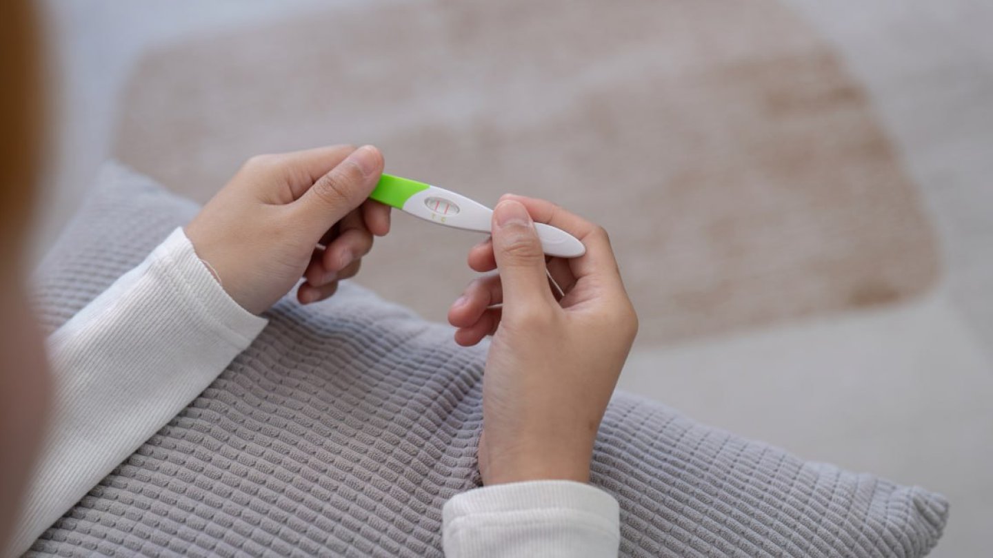 Бильярд бөлмесінде жалаңаш