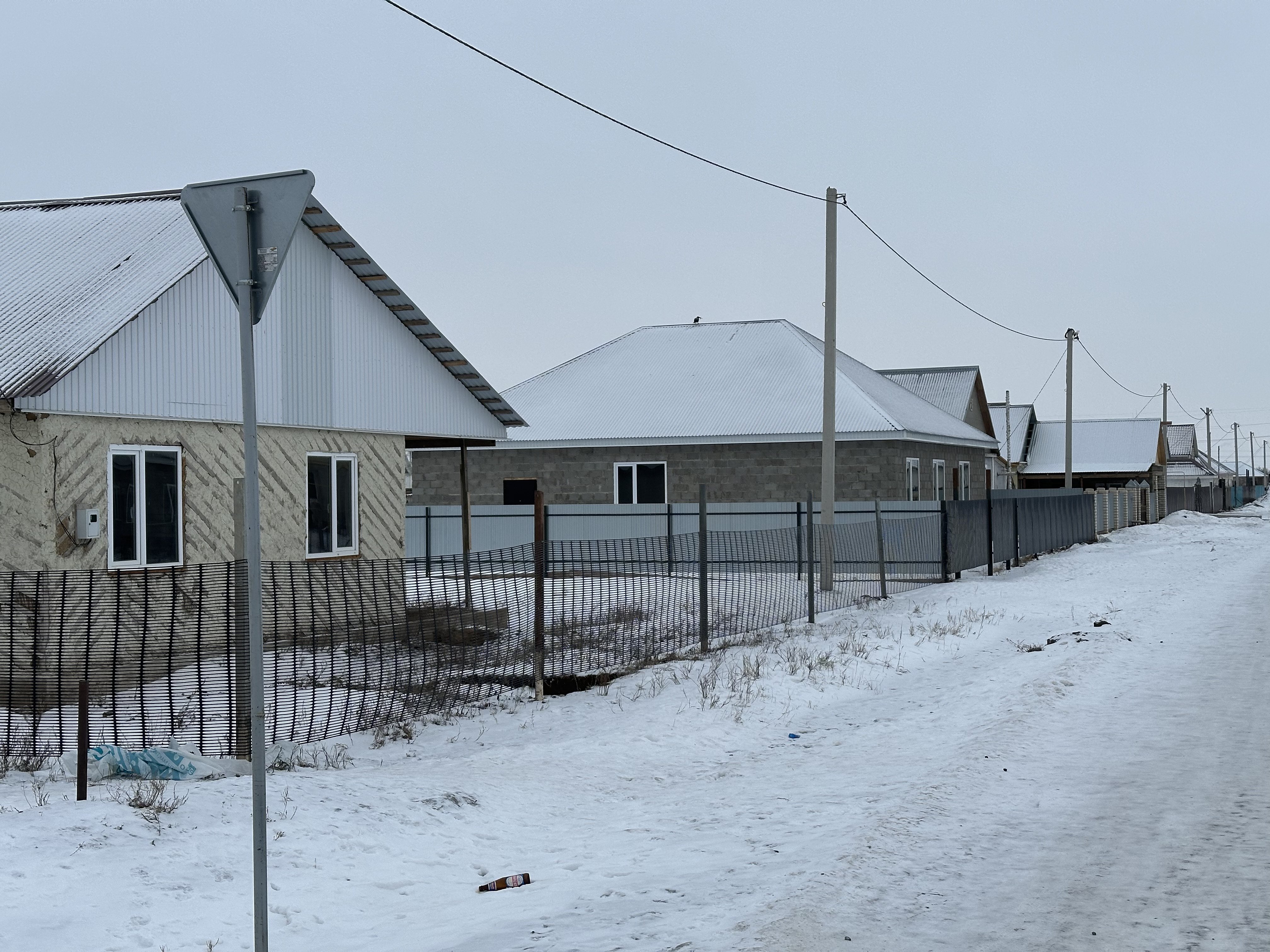 Жас әйел бейнесінде аяқталды Дана - ресейлік порно актриса.