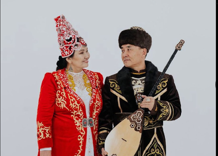 Қол кісенде және аузын байлау арқылы жыныстық қатынас