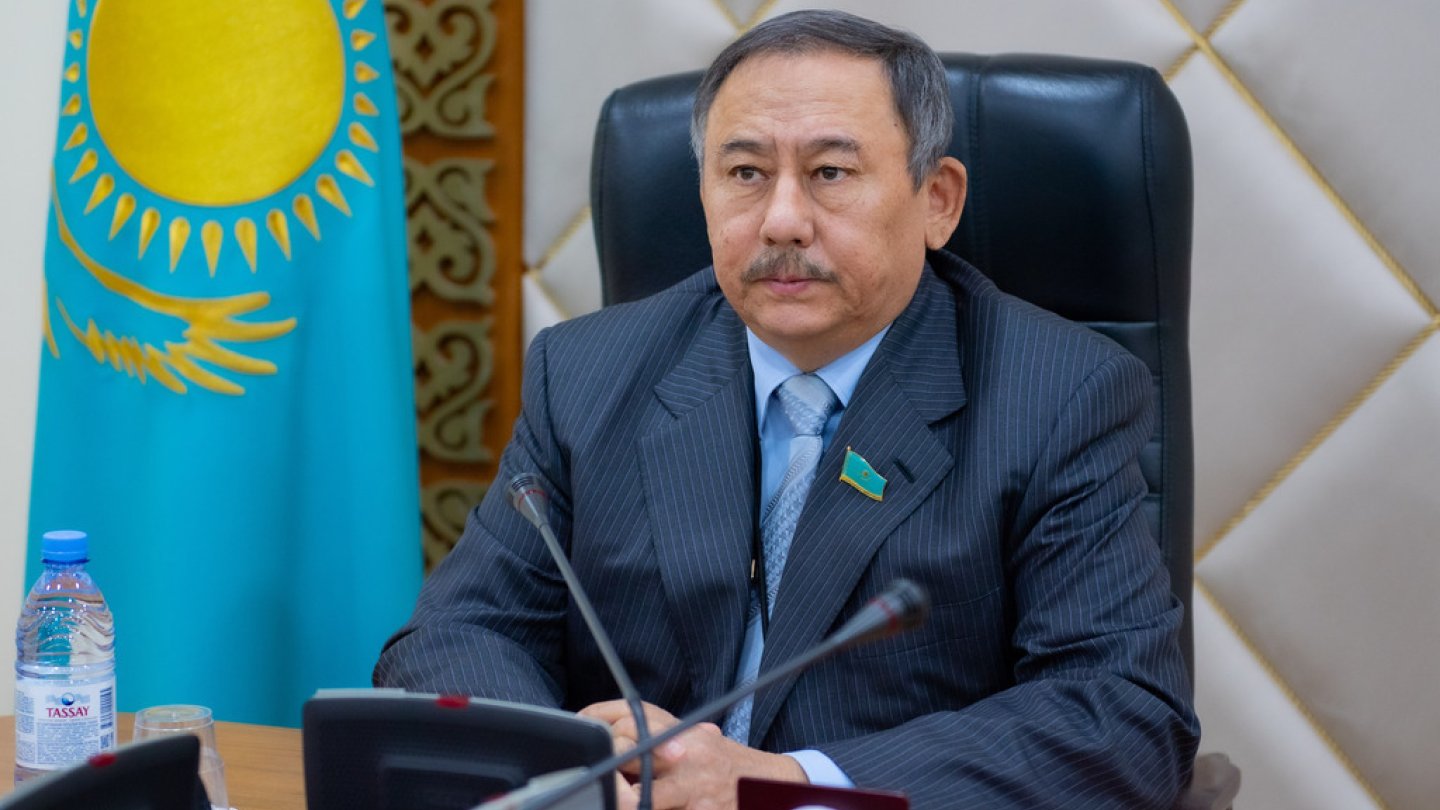 Бианканы кім былғайды? Мен әпкеме жыныс мүшесін көрсеттім