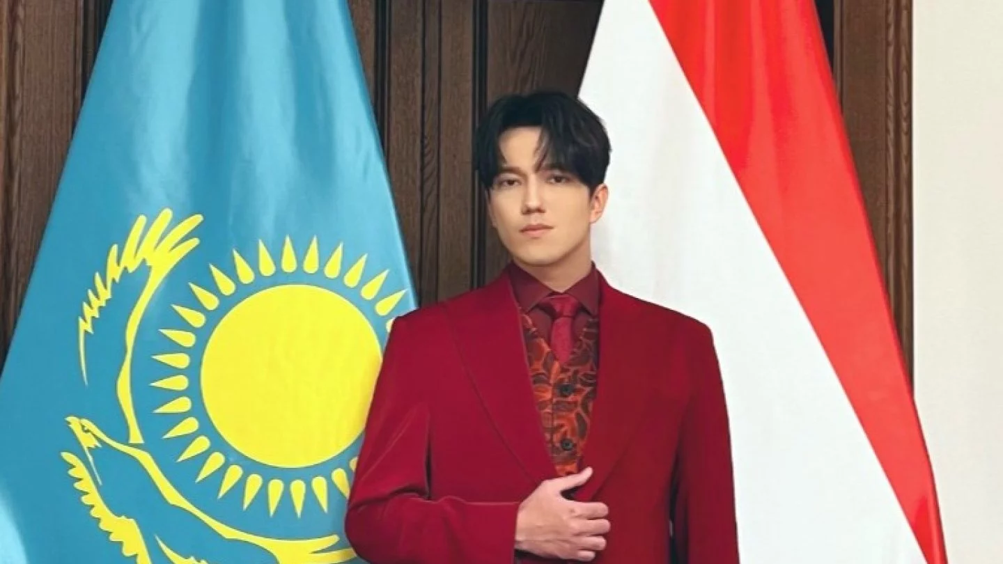 Әнші Нюша фотошопта жалаңаш.