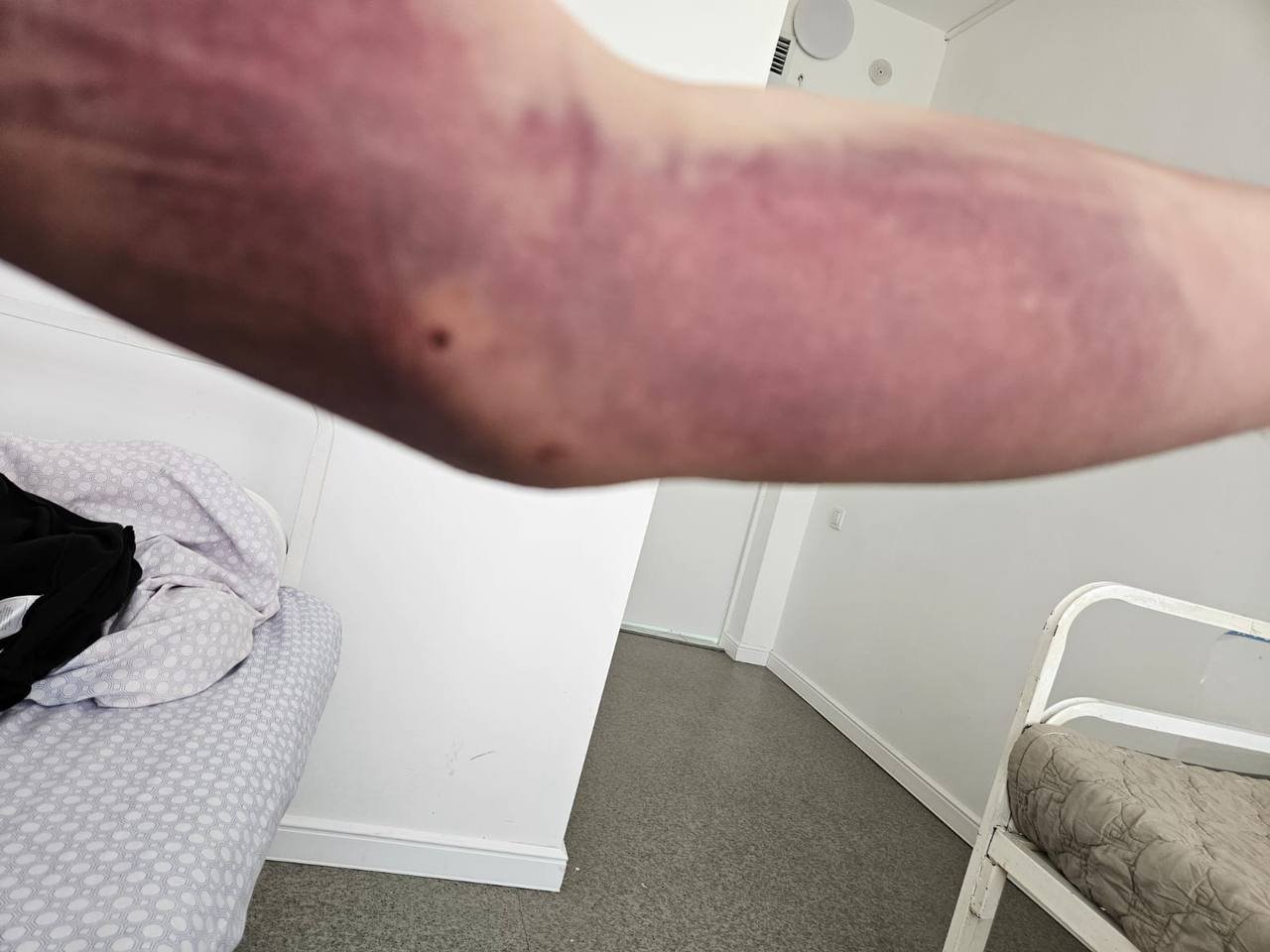 3D порно тіркеусіз Порно қонақтар әйелін трахает