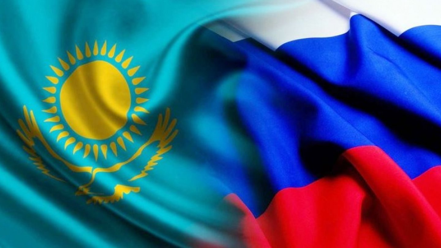 Жетілген әйелден минет Интернетте юбка киген жалаңаш