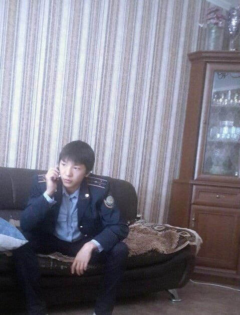 Жас нудистің фотосы