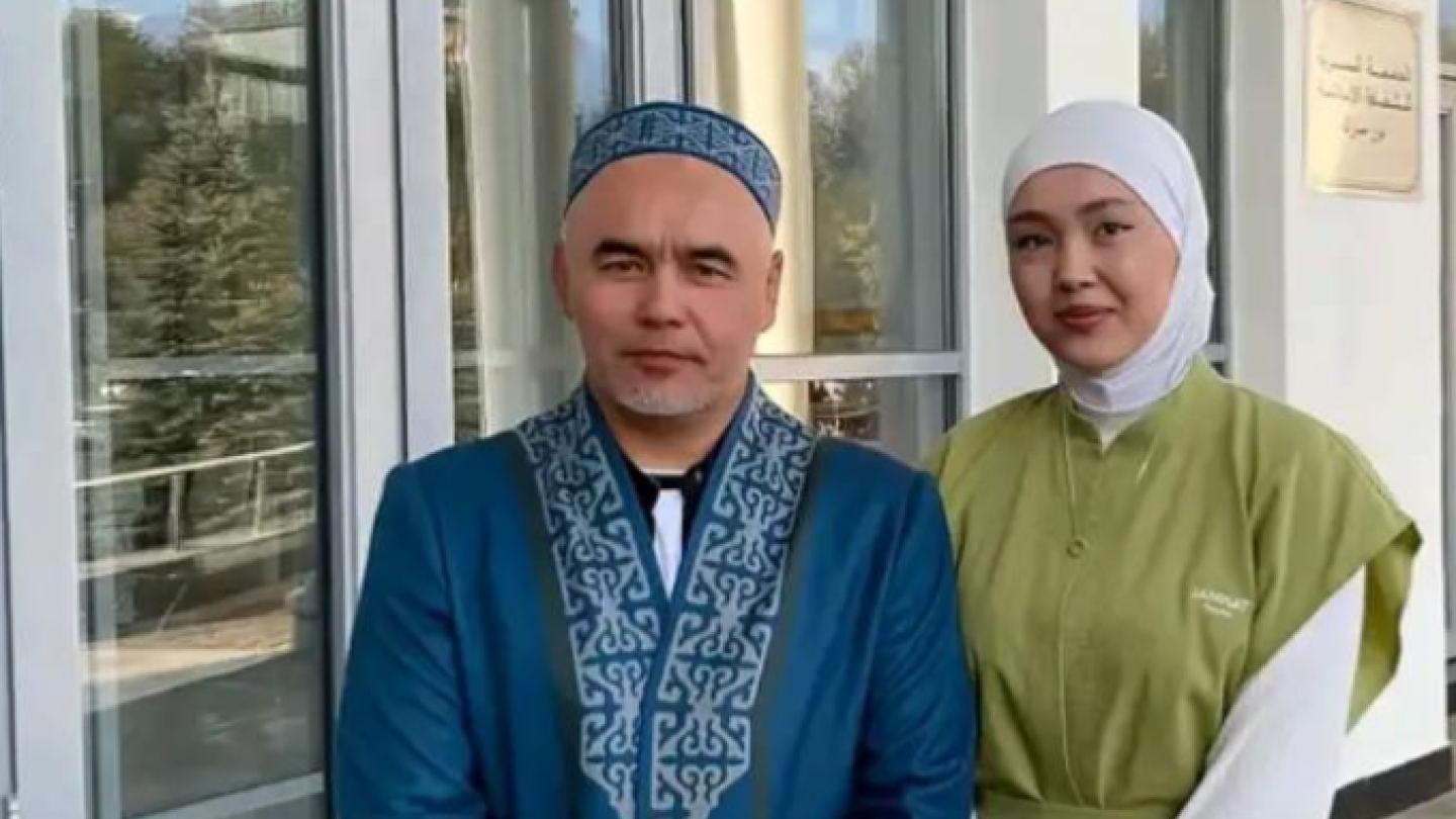 Ресейлік пикапшылар бейнеленген секс бейнелері