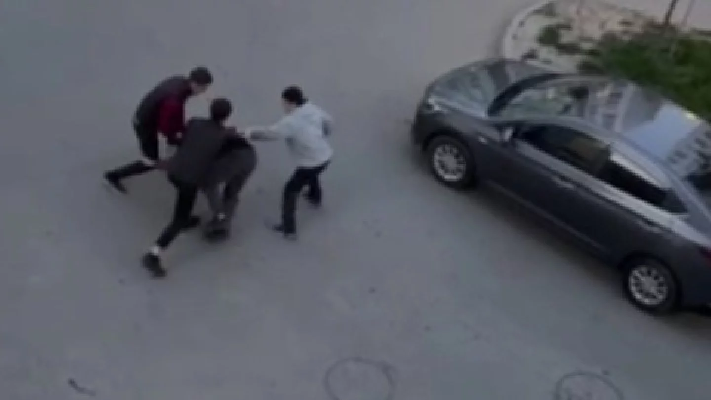 Қырықтан асқан жалаңаш, артық салмағы бар еркектердің суреттері