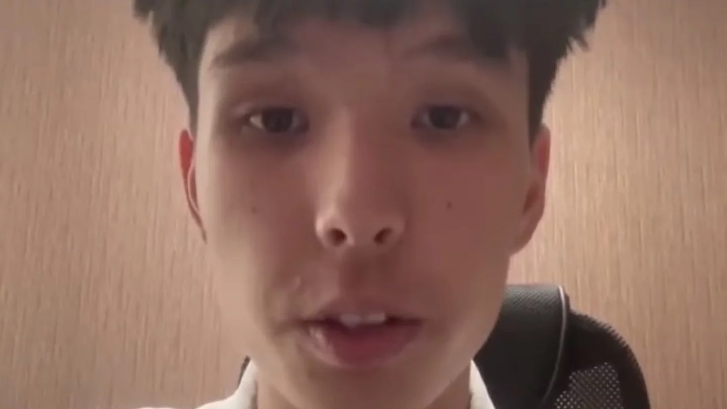 Атаның соратын бейнені қараңыз