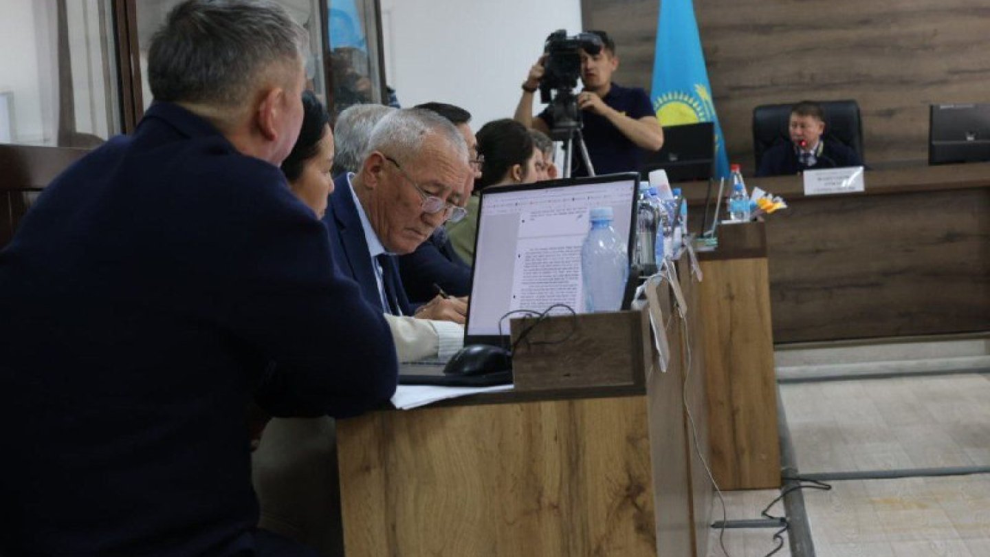 Эротикалық фотосуреттер үшін поза