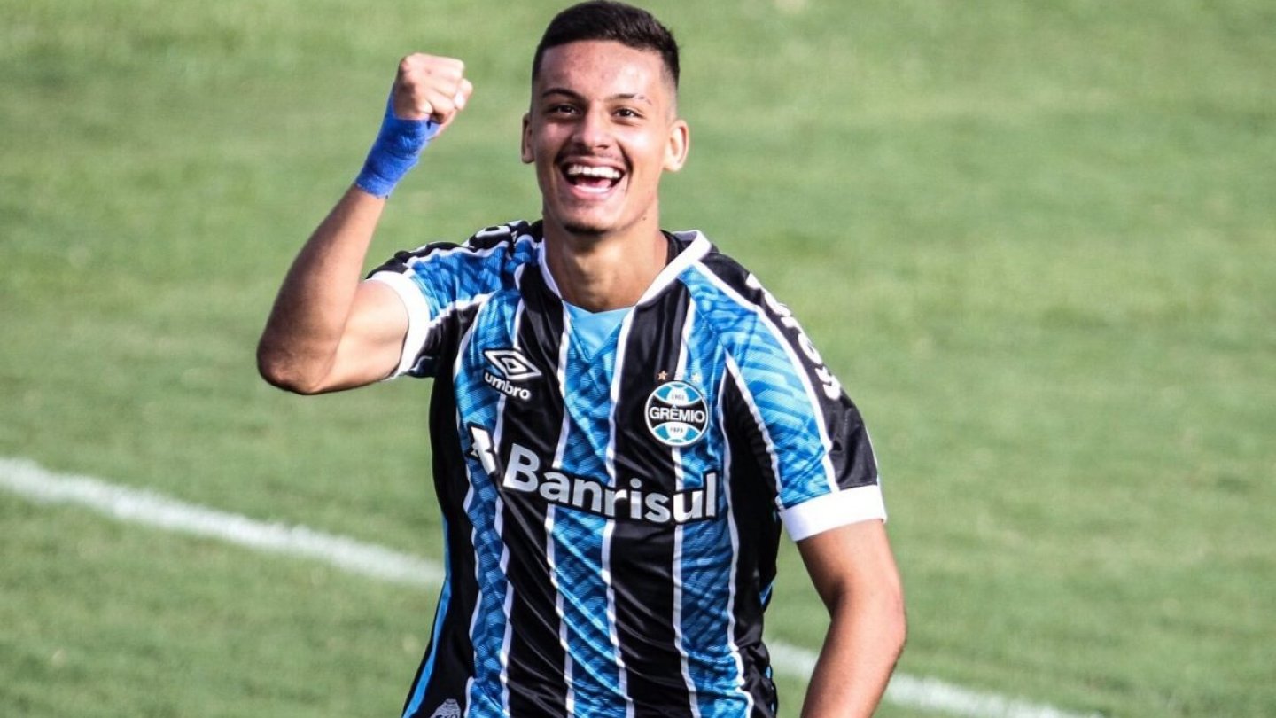 Анальдық секстегі жас қыздардың қатысуымен ретро порно