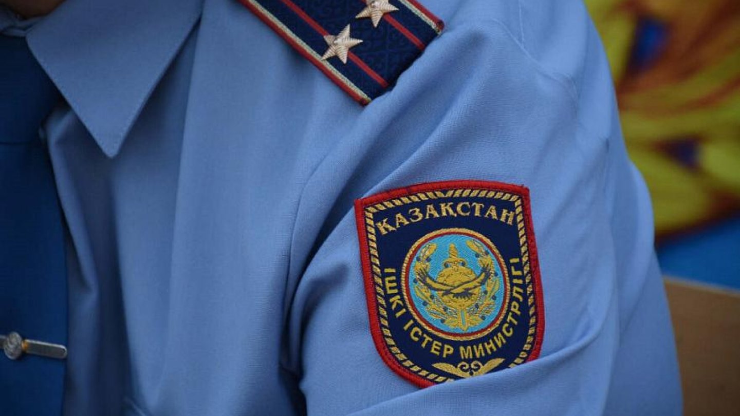 Қара адам сперматозоидты жұтады