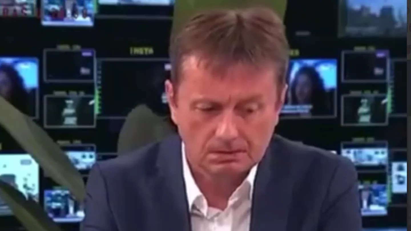 Үлкен жопа кеуде секс Көздің айналуы, құрысулар және қарқынды оргазм