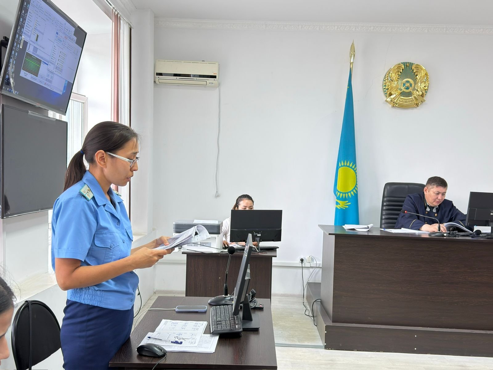 Пэрис Хилтон жалаңаш