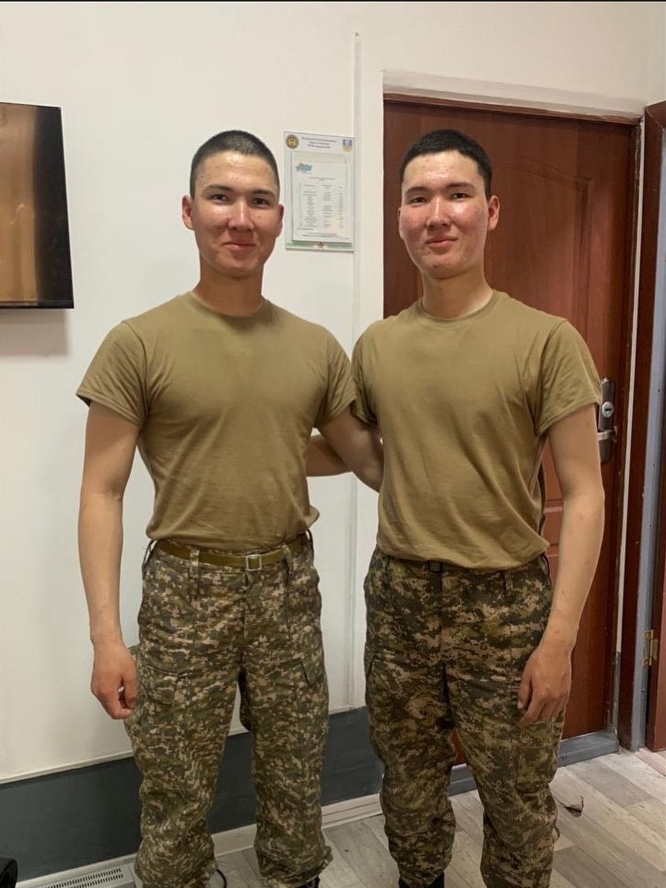 Ұрланған жеке порно күйеуі мен әйелі өздерін видеоға түсіріп алған нағыз әуесқой үй порно видео