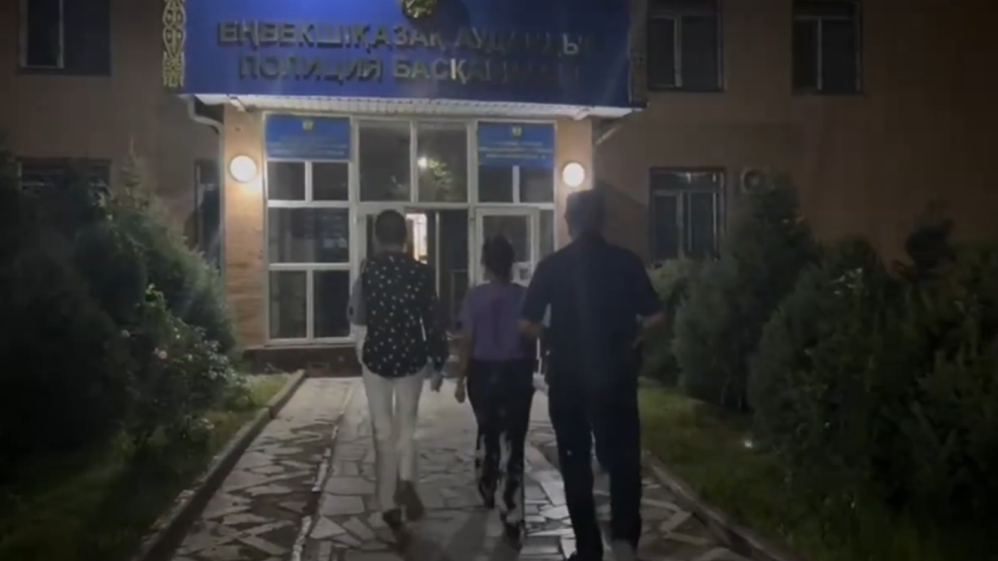 Жас траннидің мастурбация жасайтын әдемі порносын қараңыз