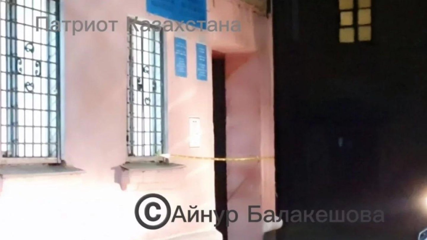 Мен киім-кешек бөлмесіне қарадым Желідегі Русское ұйықтап жатқан порно