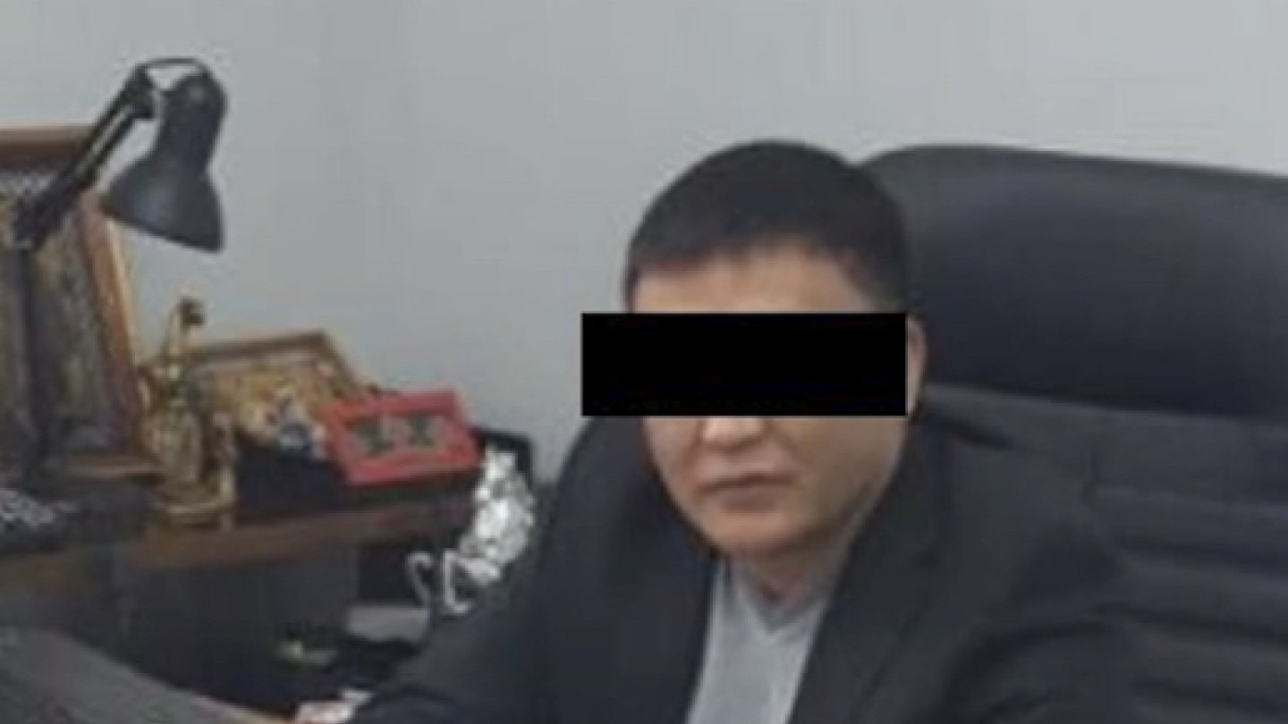 Ер адамдар бейнежазба арқылы өтіп бара жатқан адамдарға әдейі жыныс мүшелерін көрсетеді