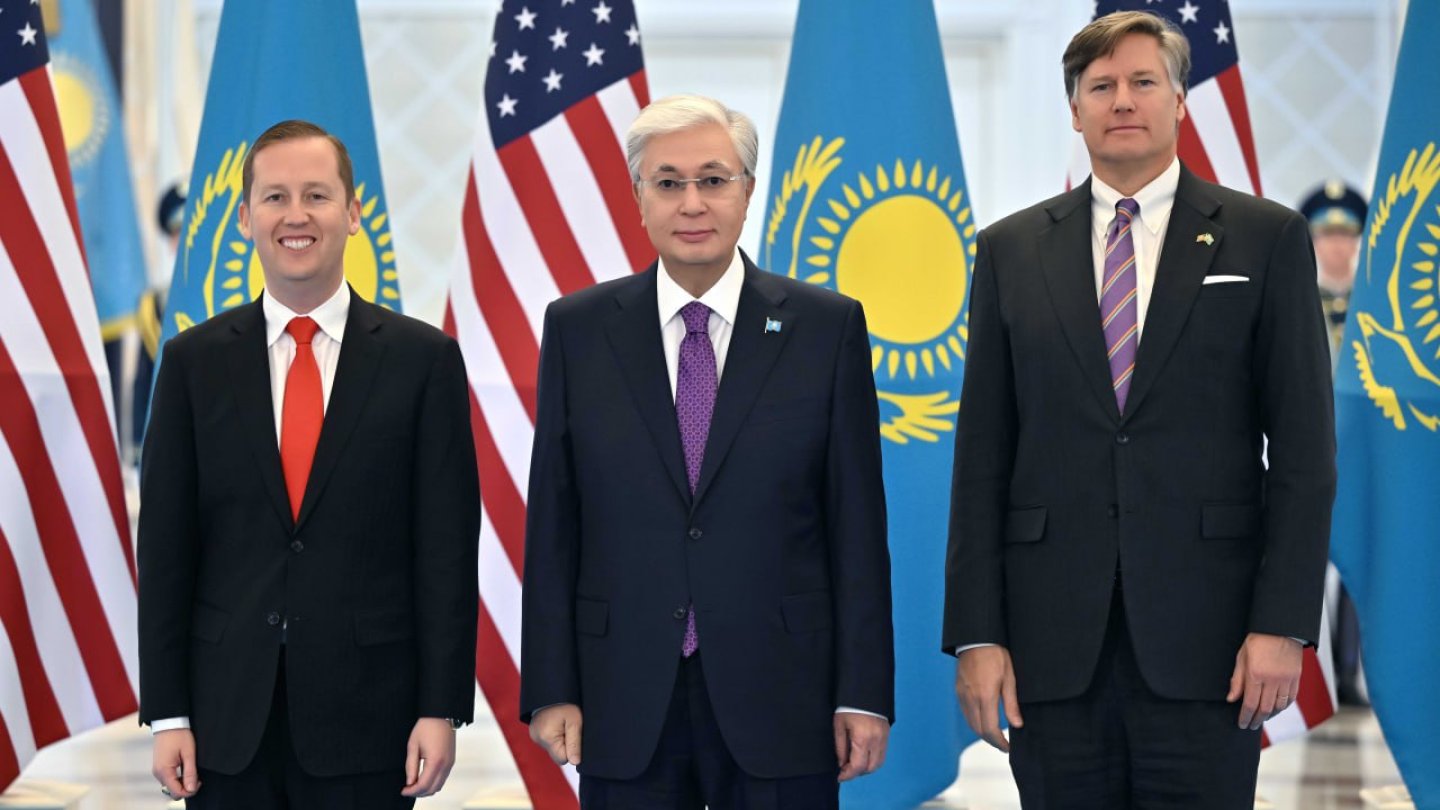 Қыздардың пискаларына спермы түсіретін видео