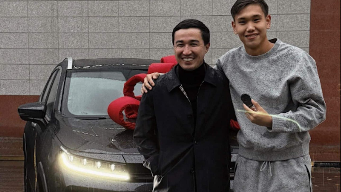 Сатушы әйелмен фитинг бөлмесіндегі секс туралы порно видео Жасы үлкен лесбиянки бар порно видеолар