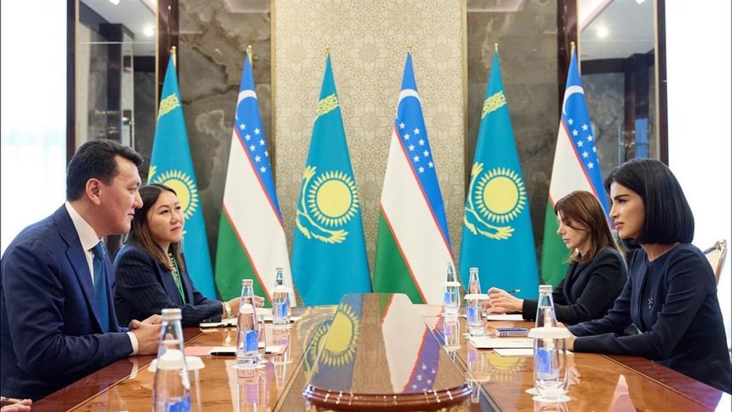 Жалаңаш қыздар киска