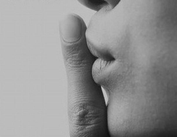 Үйде бұл өте сорғыш Жаттығу залының мұғалімі порно сабағында студентті трафиктендірген.