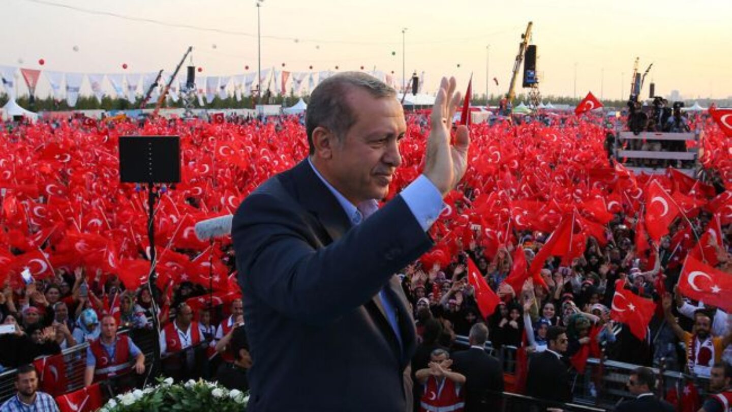 Эрдоган фото. Митинги в турции. Митинги в турции. Поддержка эрдогана. Митинги в турции.