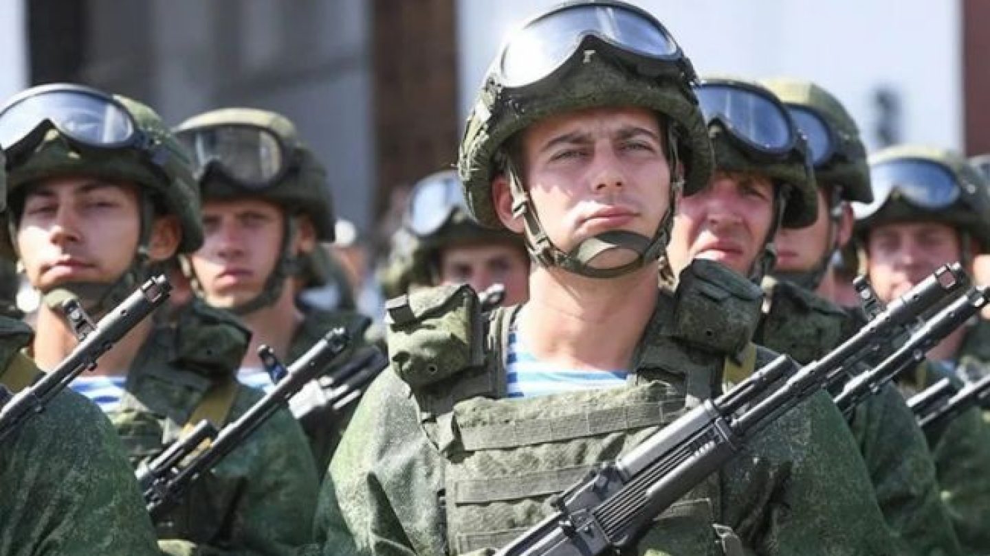 Поправки военнослужащих. Российский солдат. Солдаты России. Русские войска. Контрактники в Российской армии.