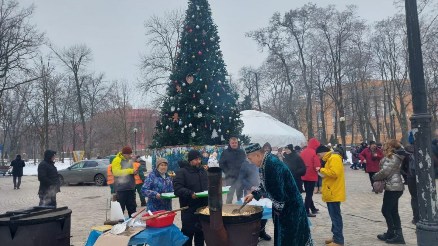 Смотрите тойымсыз, толық ерін жас киска ірі планда онлайн без регистрации.