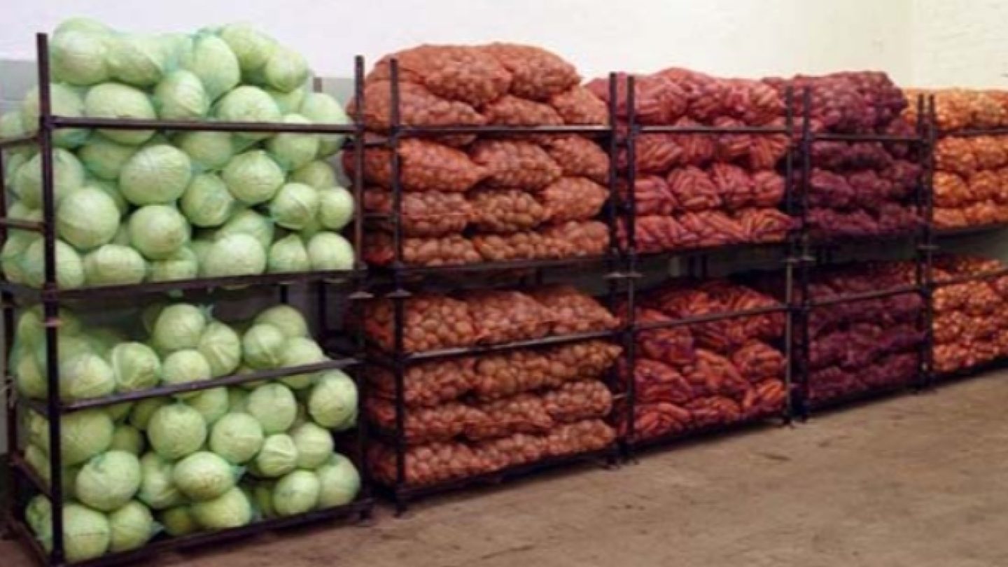 Хранение сх. Хранилище для овощей и фруктов. Хранение овощей на складе. Склад для хранения картофеля. Хранение плодоовощной продукции.