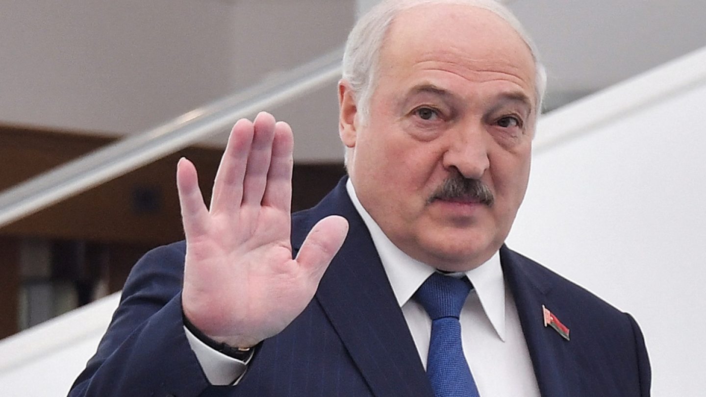 лукашенко уволил