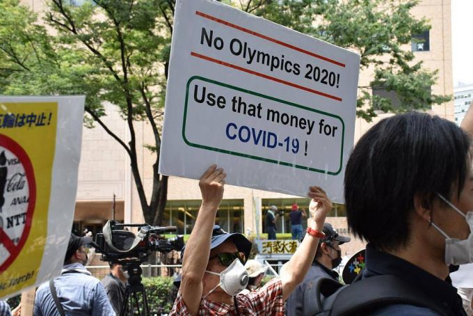 Токиода Олимпиада ойындарына қарсы демонстрация өтіп жатыр