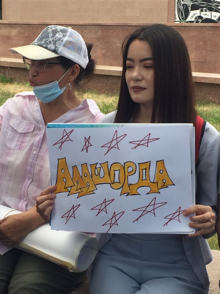 Жанболат Мамай бастаған белсенділер митингке шықты