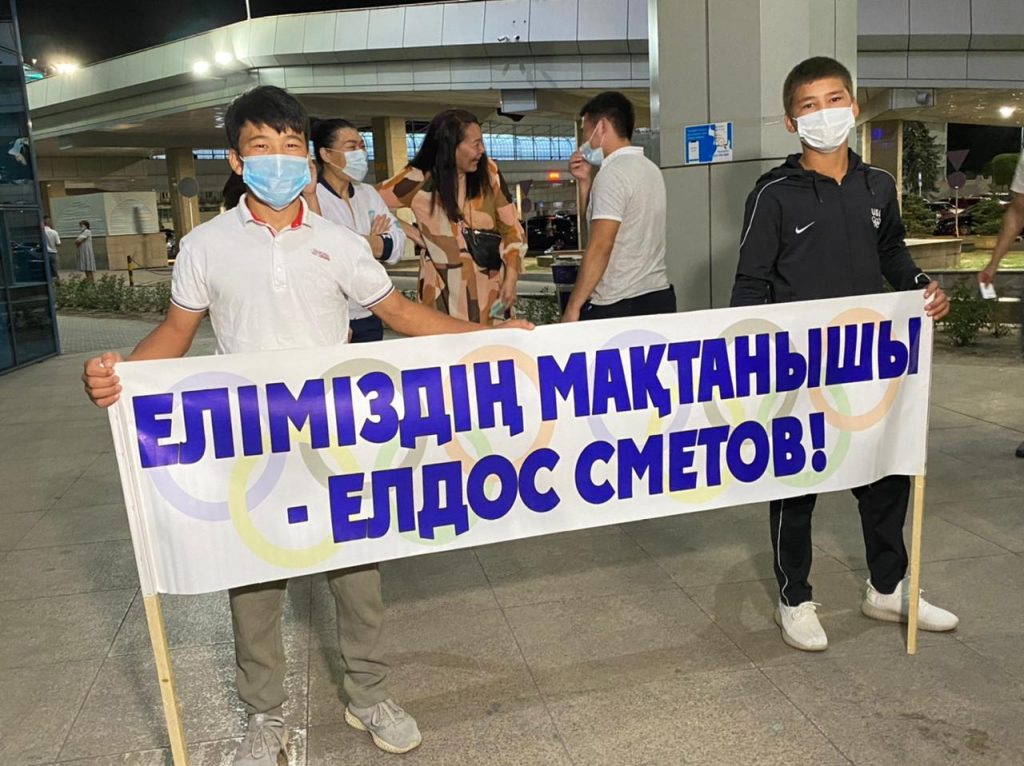 Олимпиаданың қола жүлде иегері Елдос Сметов Қазақстанға оралды