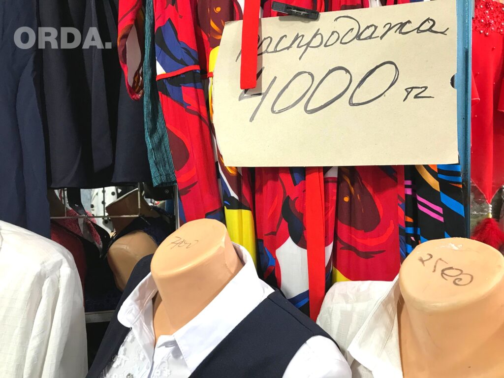 Алтын Орда базарындағы сауда жанданып, карантин ұмыт болған