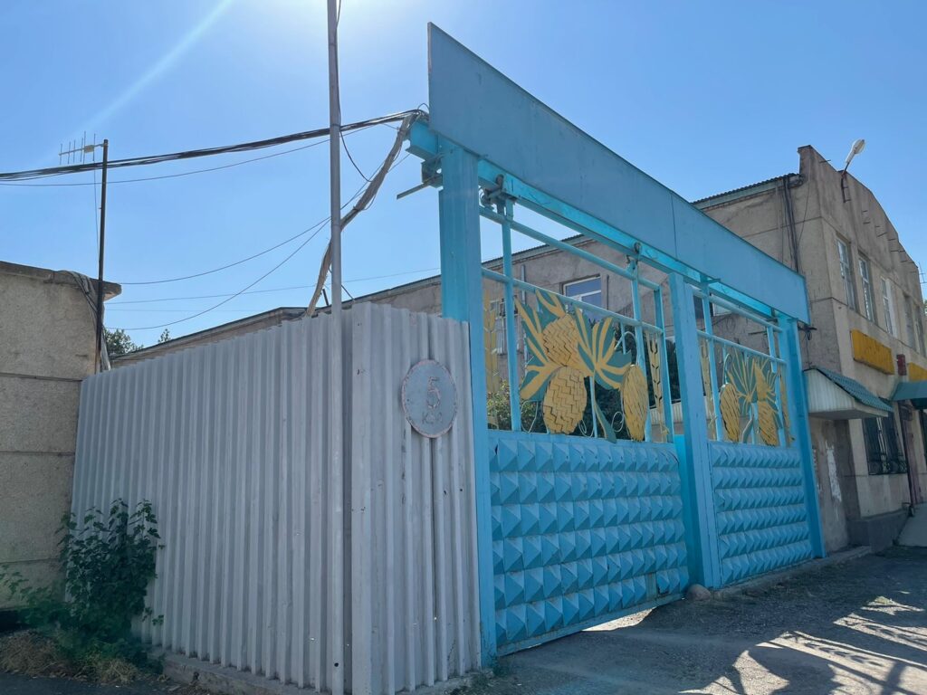 Бір есіктің тағдыры һәм қарызға киінетін аудан