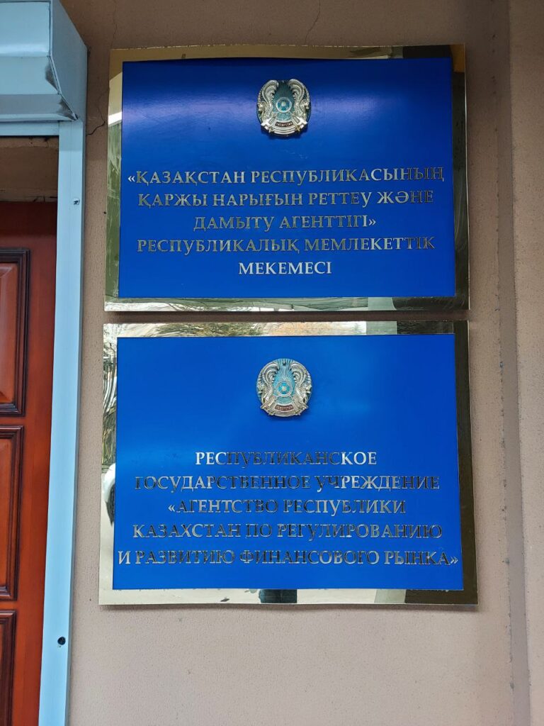 Үйімді тартып алды: Алматыда ипотекаға үй алғандар наразылыққа шықты