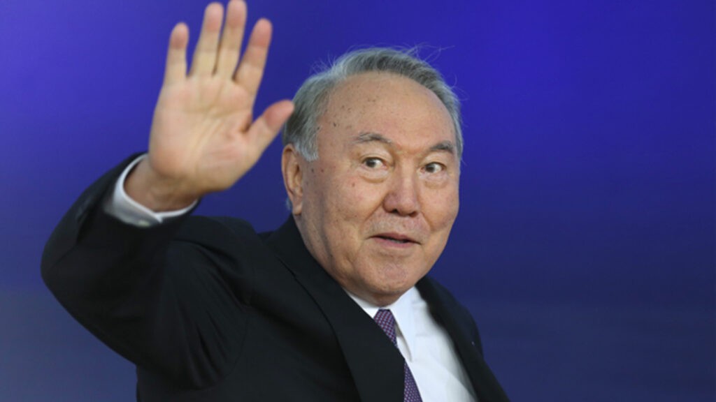 Тізгінді Тоқаевқа ұстатқан Назарбаев немен айналысып жүр?