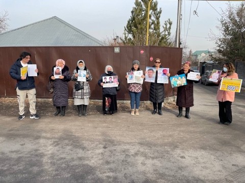 Almatı'daki Çin konsolosluğu önünde bir protesto daha