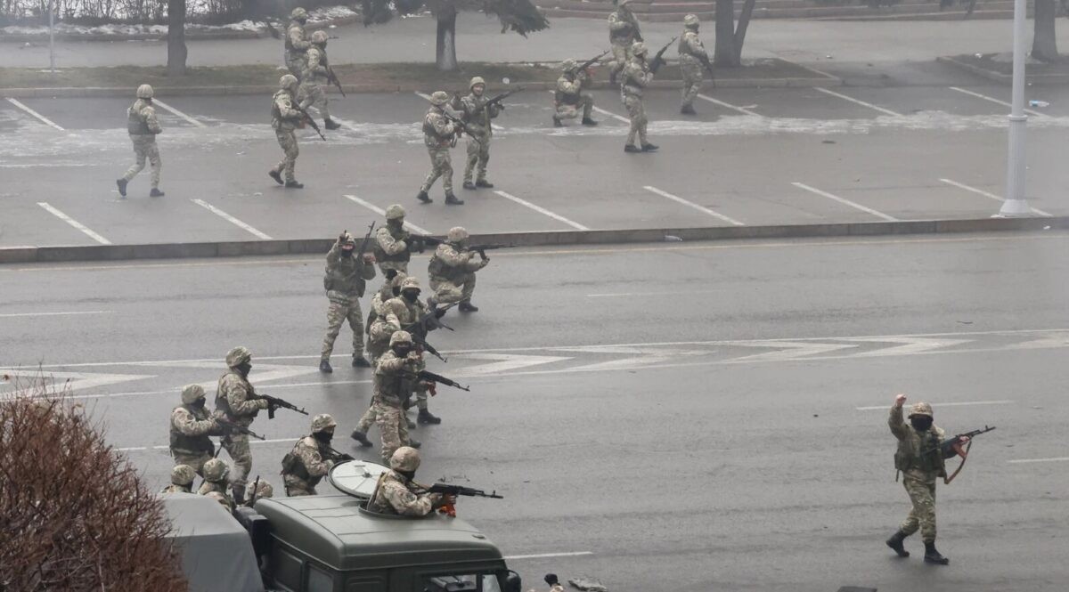 Республика алаңында әскерилер. Алматы, 6 қаңтар 2022 жыл. Фото: Валерий Шарифуллин / ТАСС