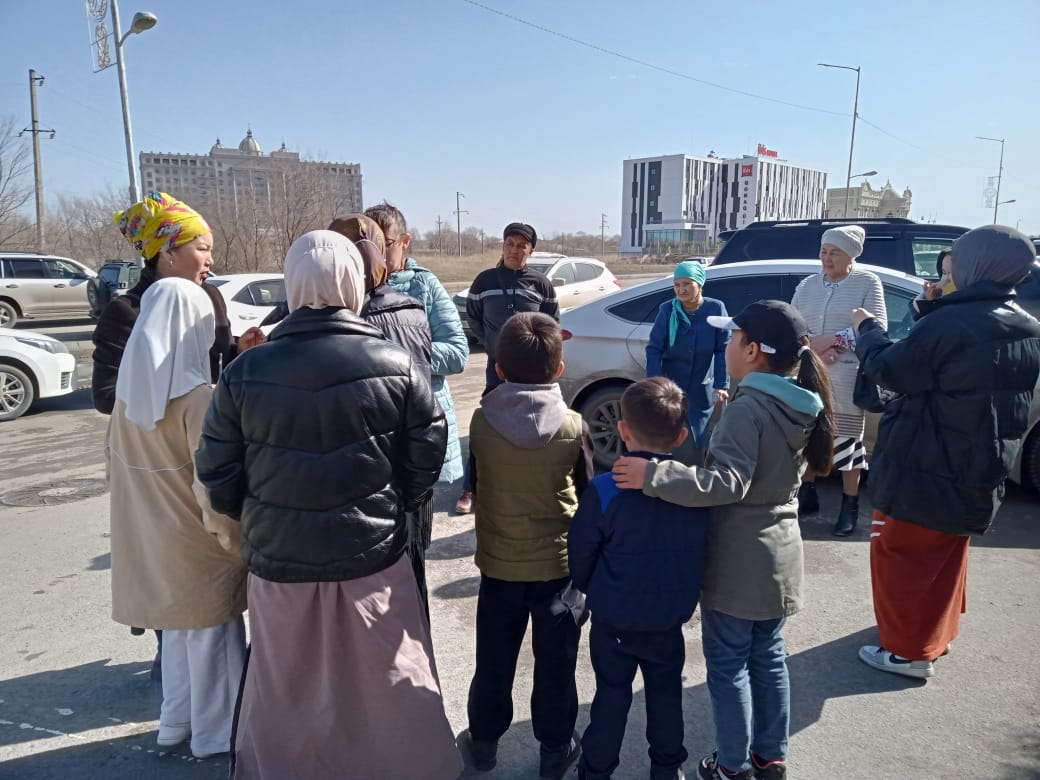 Жеті баласын прокуратураға жетектеп әкелген келіншек жолдасына араша сұрады