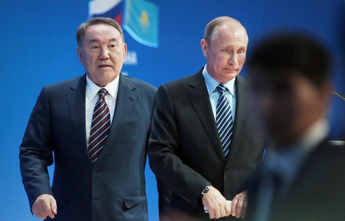 Алдыма таңдау қойды - Путин Назарбаевпен болған әңгіме туралы айтты